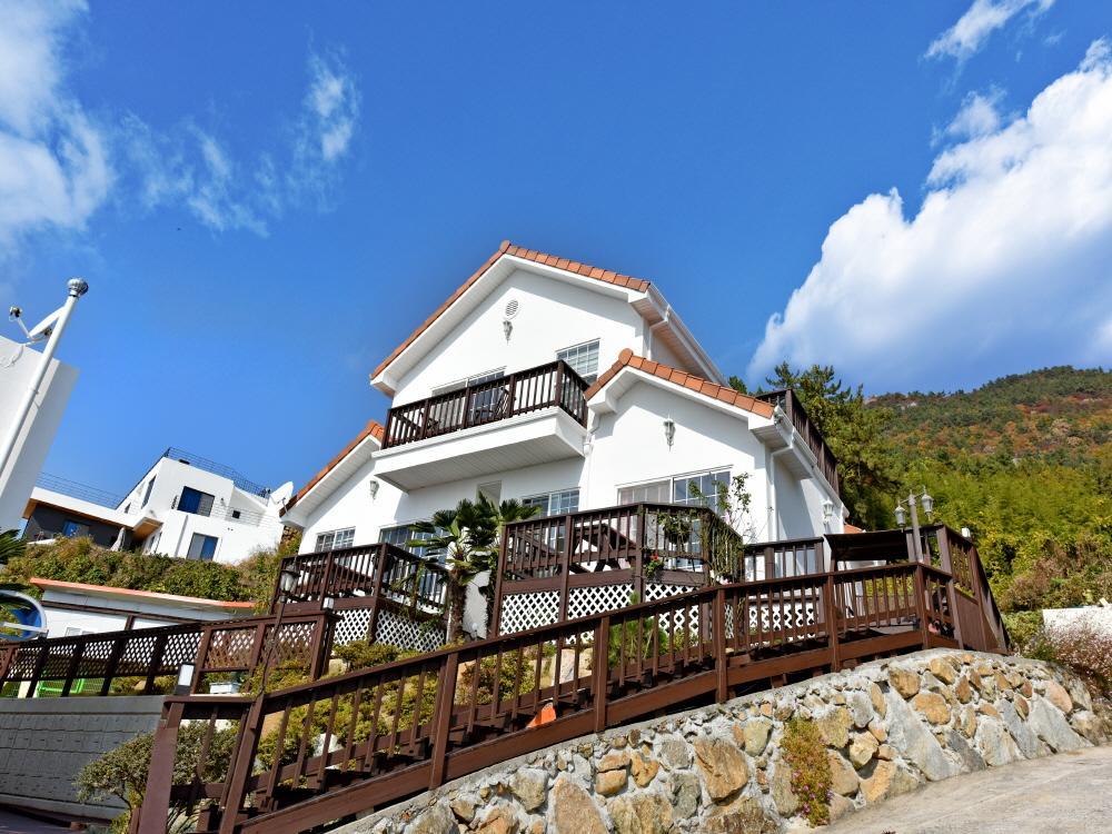 Namhae Bluemare Pension Buitenkant foto