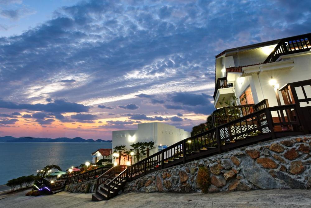 Namhae Bluemare Pension Buitenkant foto