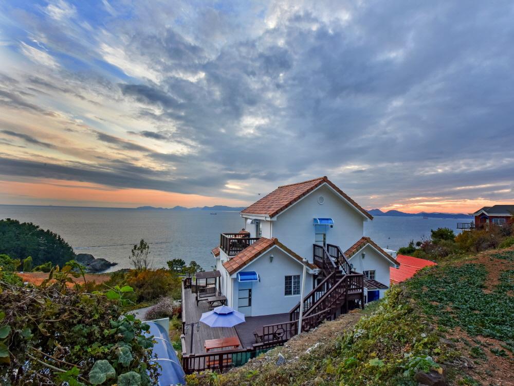 Namhae Bluemare Pension Buitenkant foto
