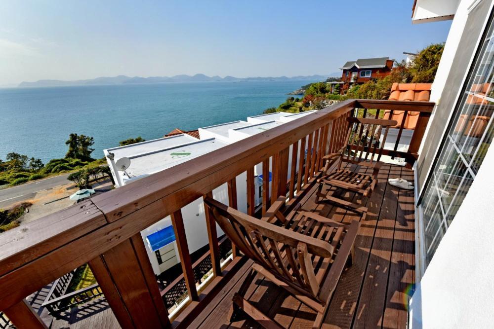 Namhae Bluemare Pension Buitenkant foto