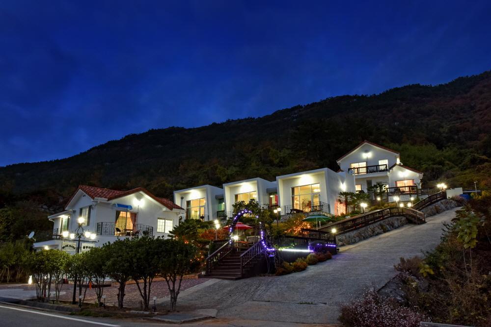 Namhae Bluemare Pension Buitenkant foto