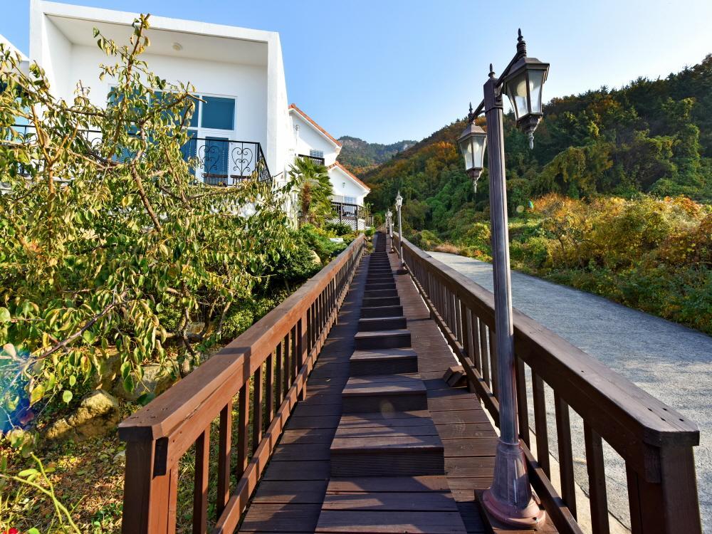 Namhae Bluemare Pension Buitenkant foto
