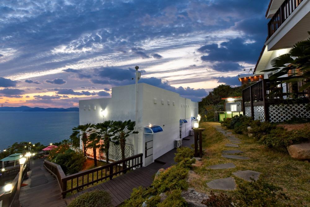 Namhae Bluemare Pension Buitenkant foto